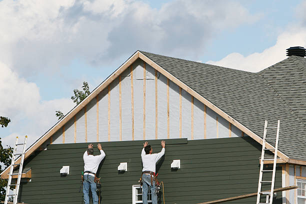 Professional Emergency Siding Repair technician working in Hubbard, TX